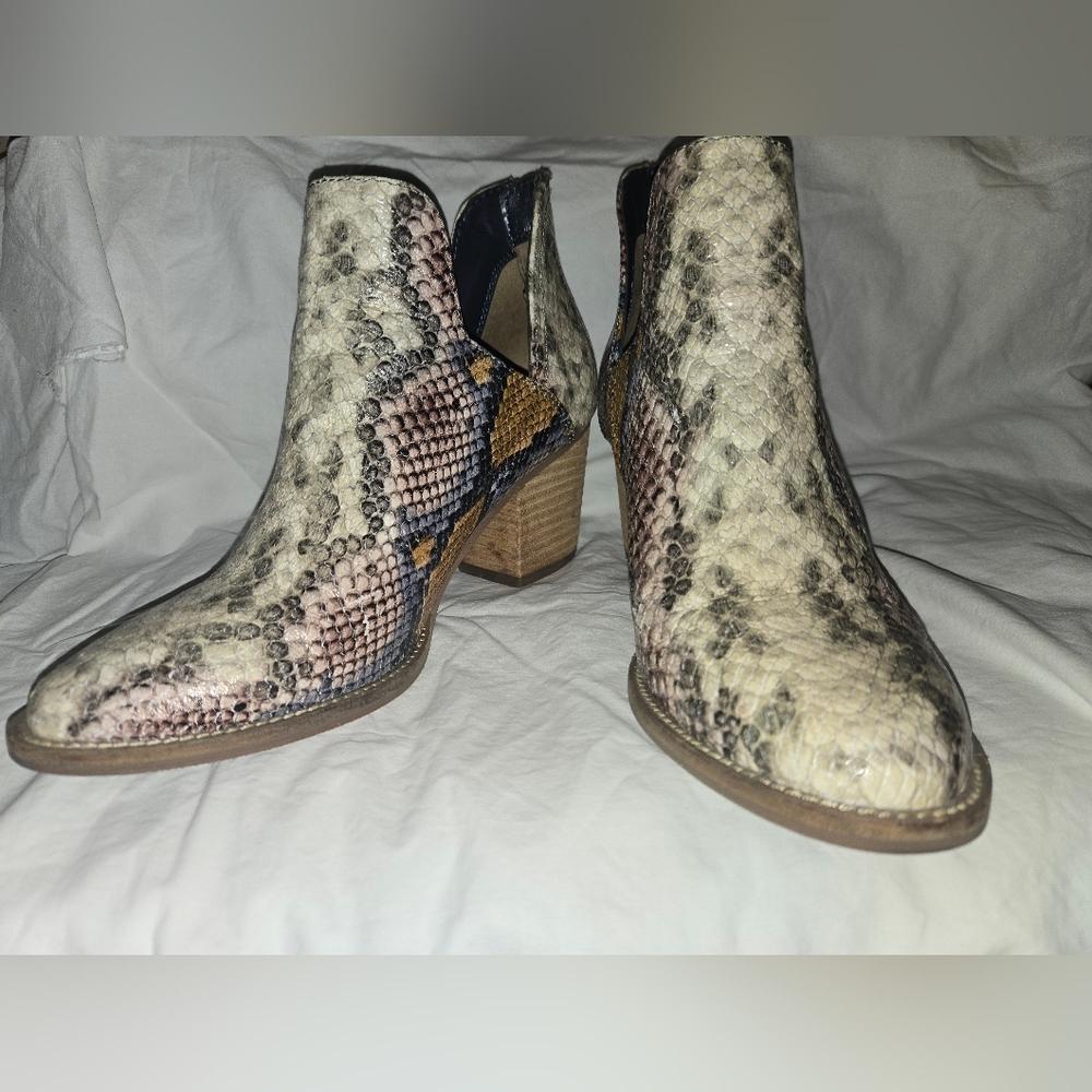 BLONDO WATERPROOF ELIZA ANKLE BOOTS